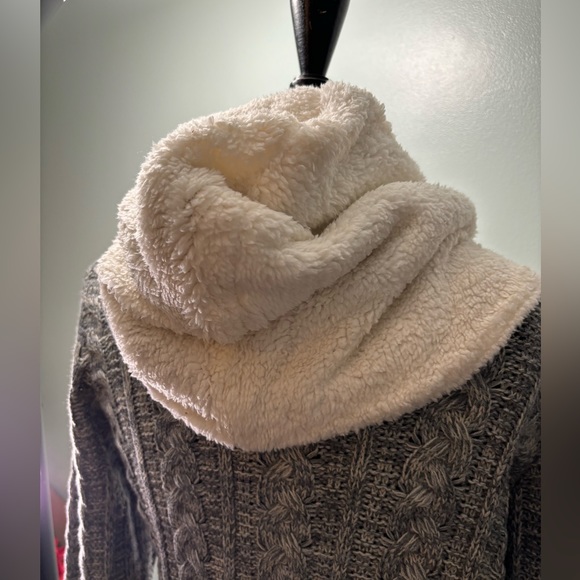 New open cardigan. Heathered in color, solid inside, side slits Sherpa Trim - Picture 4 of 7